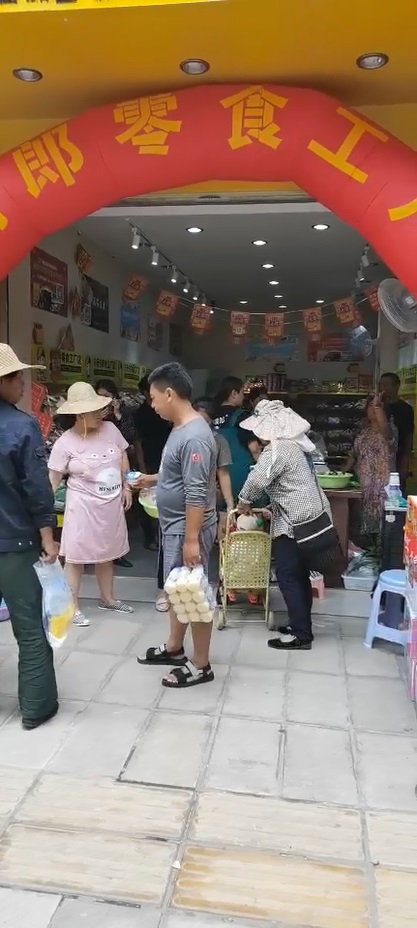 饞嘴郎第1202店：云南玉溪華寧縣盤溪鎮6塊9零食加盟店